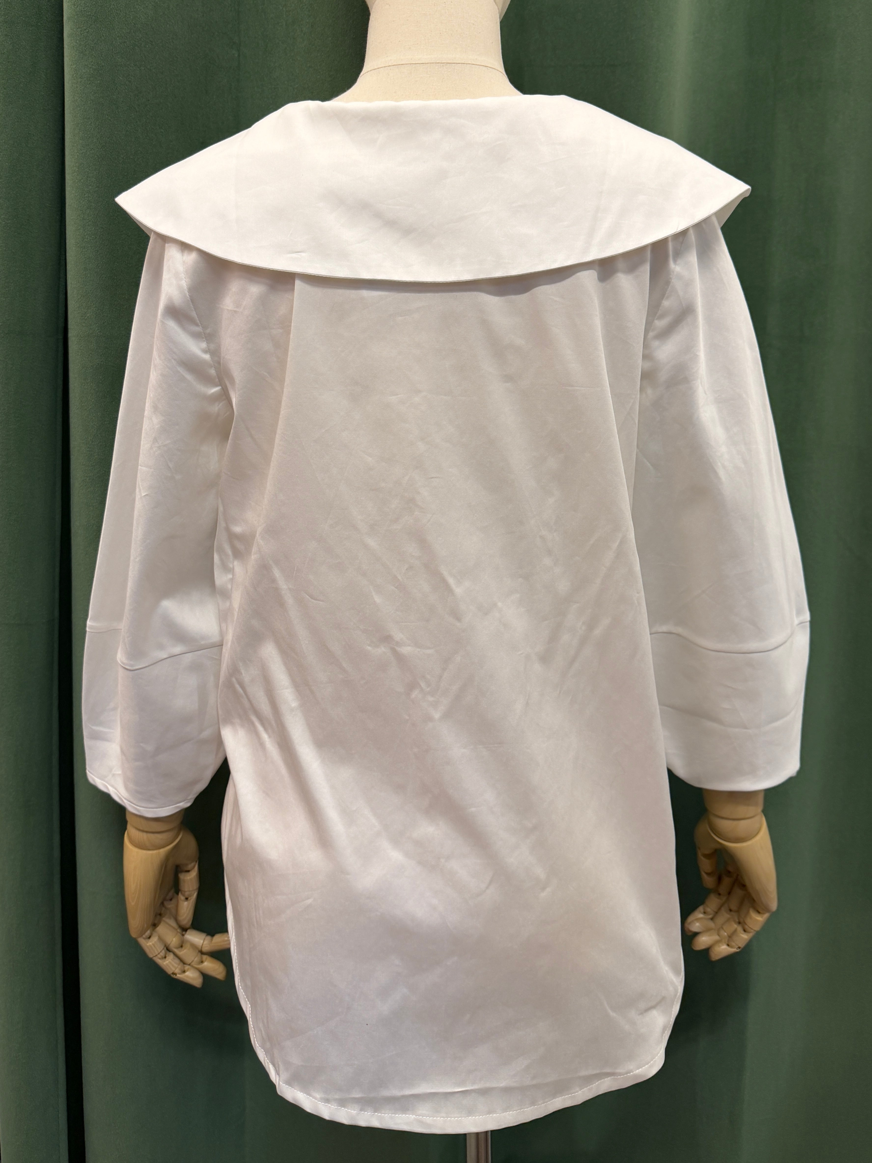ALEXA | White Cotton Shirt With Peter Pan Collar