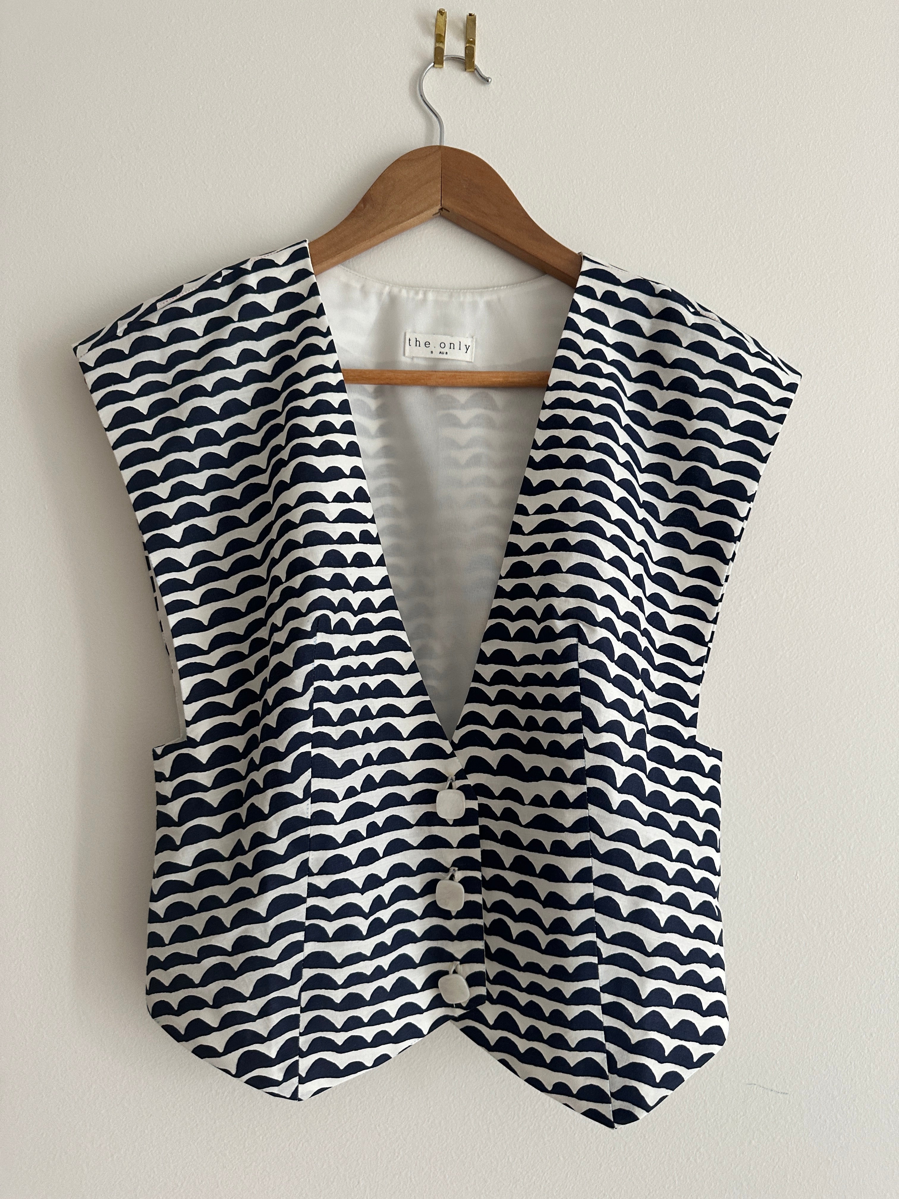 Penny Arcade Scallop Stripes Geo Print Vest Top In Navy white
